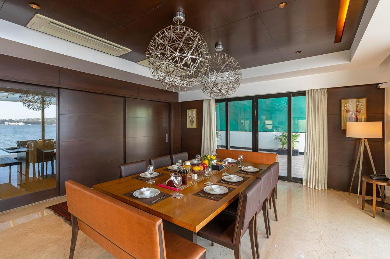 Oceanic Sunsets With River View, Comp Breakfast & Infinity Pool At Stayvista Verem エクステリア 写真