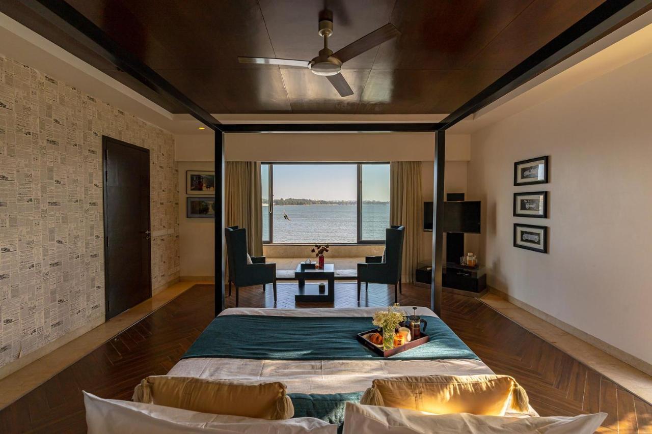 Oceanic Sunsets With River View, Comp Breakfast & Infinity Pool At Stayvista Verem エクステリア 写真